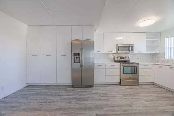 Deerfield Beach, FL 33441,808 SE 7 ST 305