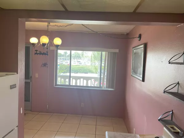 Palm Springs, FL 33461,500 W Village Green CIR 212