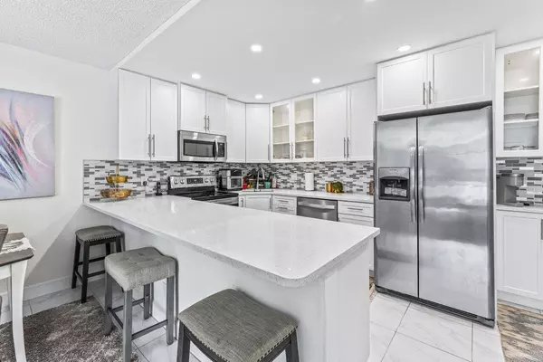 West Palm Beach, FL 33409,1006 Green Pine BLVD F1