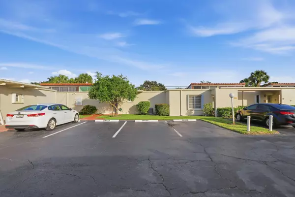 West Palm Beach, FL 33406,2534 S Boundbrook DR 116