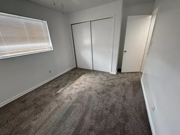 Lake Park, FL 33403,810 Lake Shore DR 37