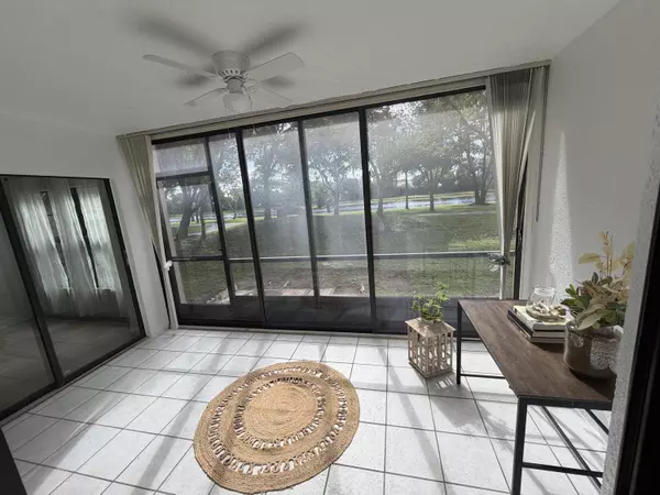 Pompano Beach, FL 33069,2202 S Cypress Bend DR 101