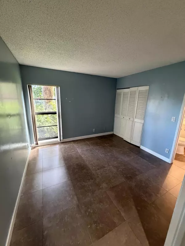 Pompano Beach, FL 33069,2202 S Cypress Bend DR 101