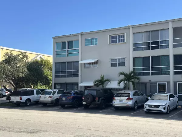 Pompano Beach, FL 33062,2301 NE 14th St CSWY 206e