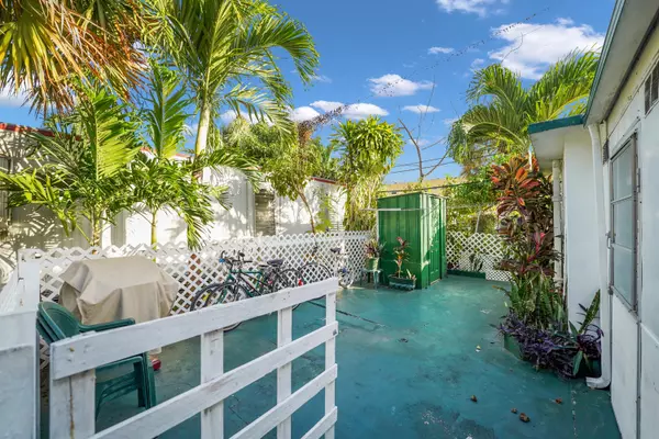 North Miami Beach, FL 33181,2078 NE 135th LN