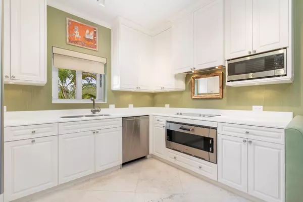 Palm Beach, FL 33480,429 Australian AVE 110