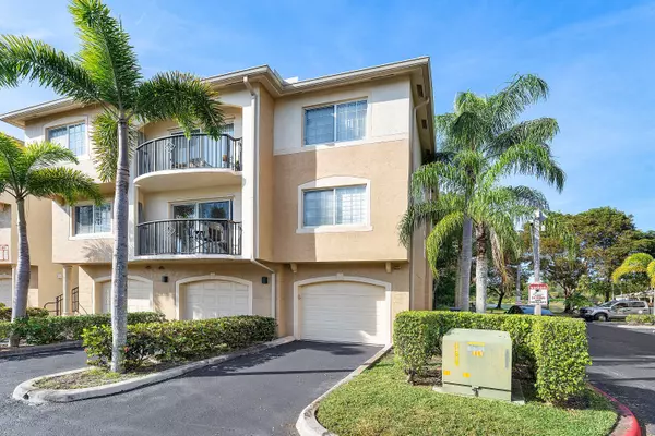 1000 S Crestwood CT 1015, Royal Palm Beach, FL 33411