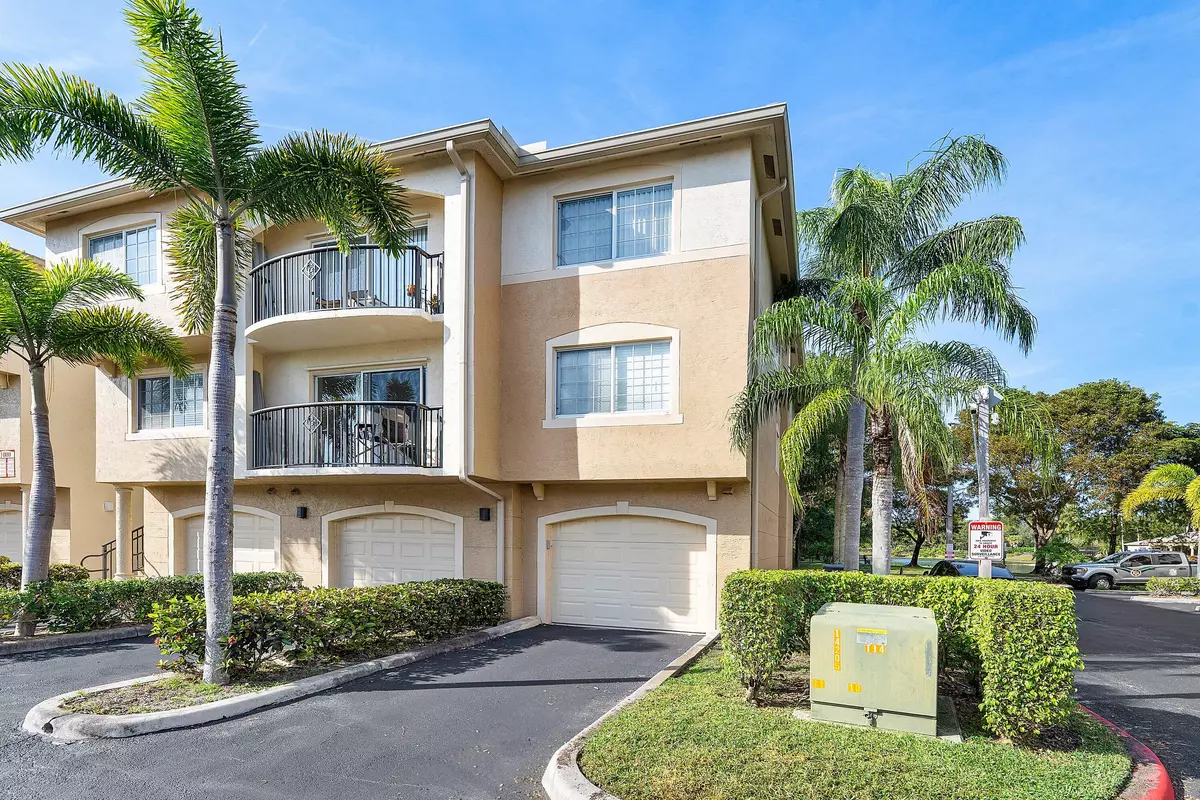 Royal Palm Beach, FL 33411,1000 S Crestwood CT 1015