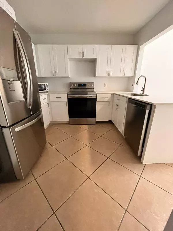 West Palm Beach, FL 33406,4132 Palm Bay CIR B