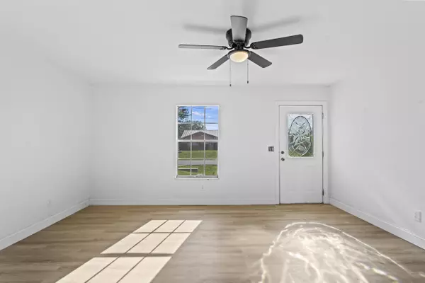 Port Saint Lucie, FL 34983,433 SE Seahouse DR