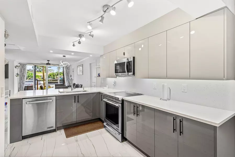 18 Royal Palm Way 109, Boca Raton, FL 33432