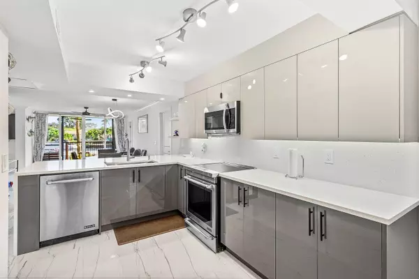 Boca Raton, FL 33432,18 Royal Palm Way 109