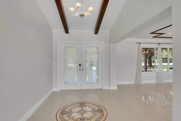 Palm Beach Gardens, FL 33418,8631 Steeplechase DR