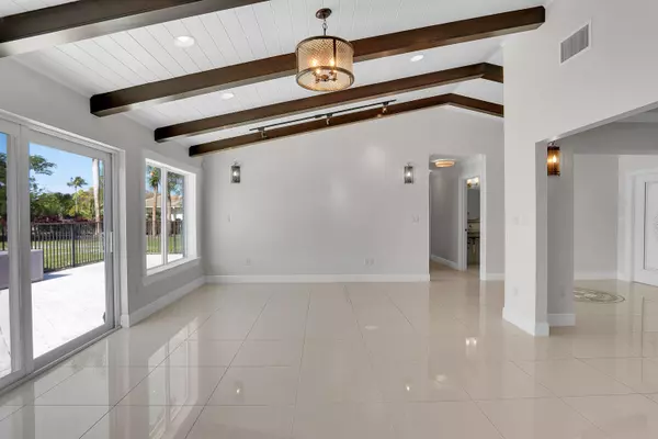 Palm Beach Gardens, FL 33418,8631 Steeplechase DR