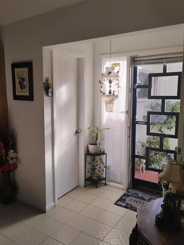 Boynton Beach, FL 33437,5665 Lakeview Mews DR