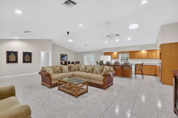 West Palm Beach, FL 33413,161 Elaine RD