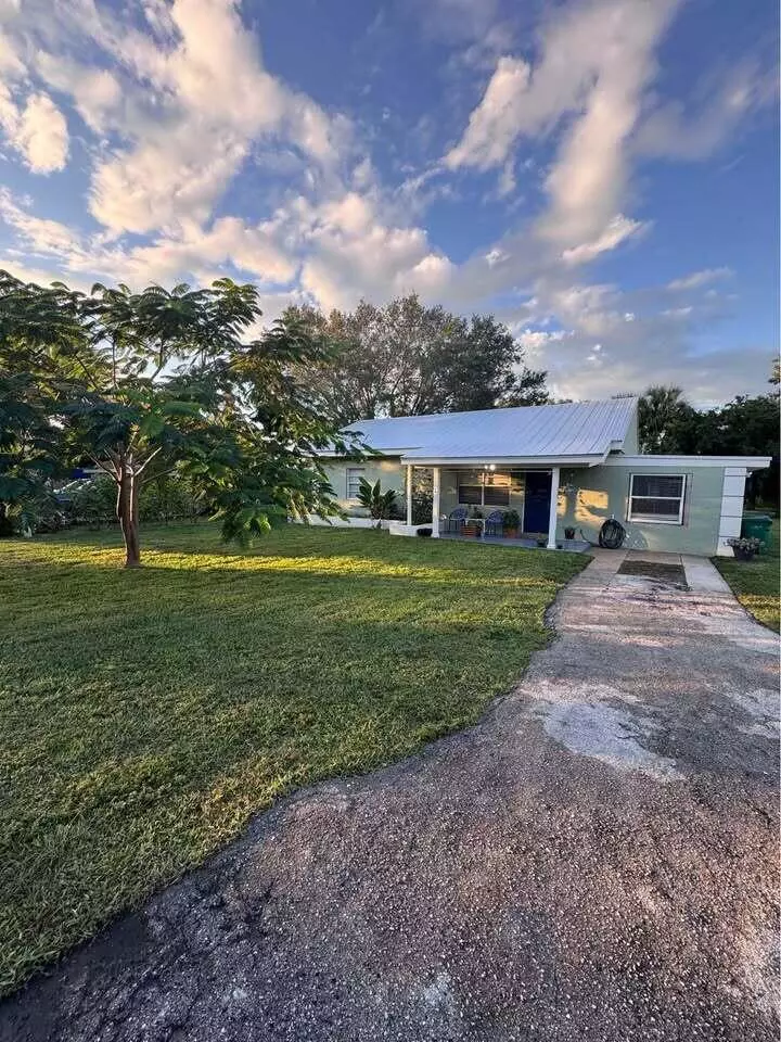 Fort Pierce, FL 34946,2108 Donald AVE