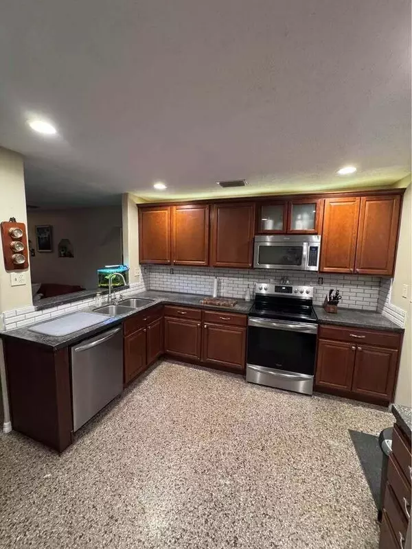 Fort Pierce, FL 34946,2108 Donald AVE