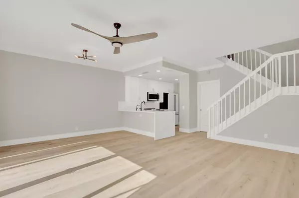 Tequesta, FL 33469,28 Live Oak CIR