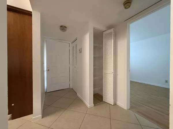 Boca Raton, FL 33433,6820 S Palmetto CIR 103