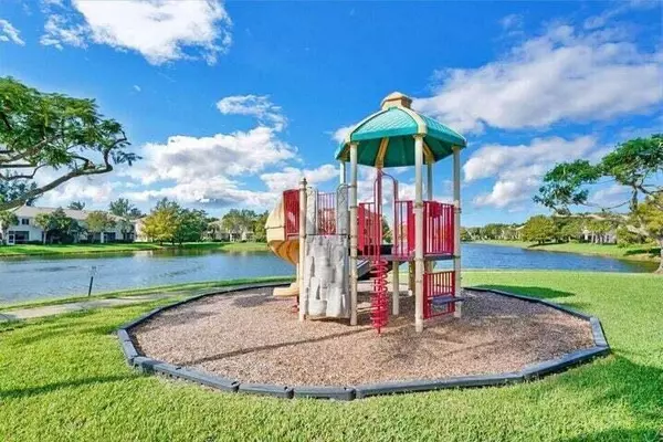 West Palm Beach, FL 33417,5219 Palmbrooke CIR