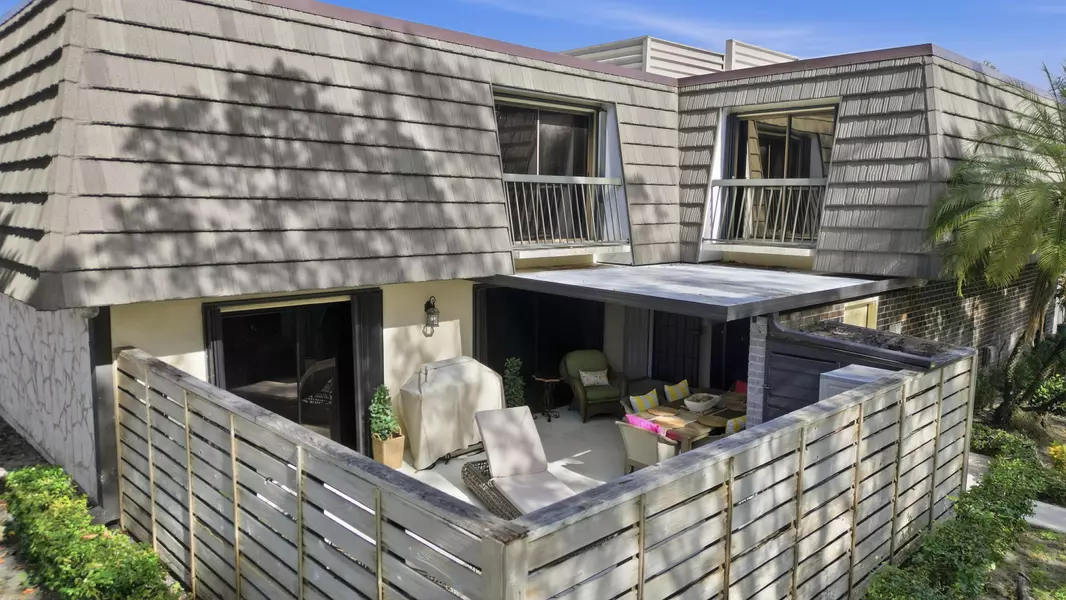 1001 10th TER, Palm Beach Gardens, FL 33418