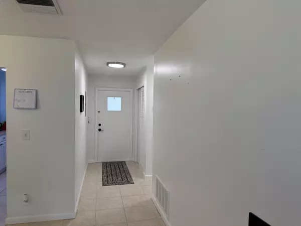 Boynton Beach, FL 33426,300 SW Golfview TER 152