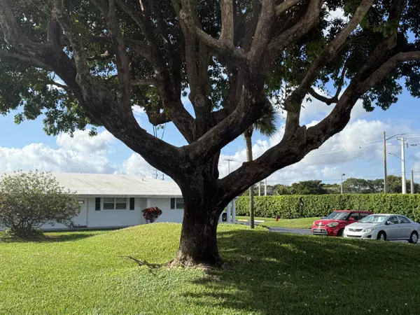 Boynton Beach, FL 33426,300 SW Golfview TER 152