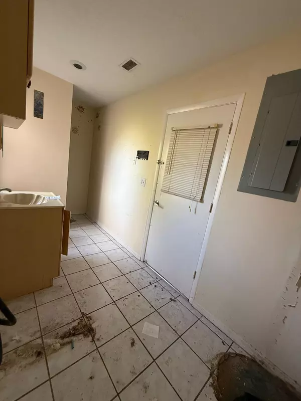 Okeechobee, FL 34974,2361 SE 27th ST