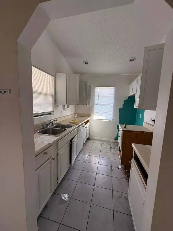 Okeechobee, FL 34974,2361 SE 27th ST