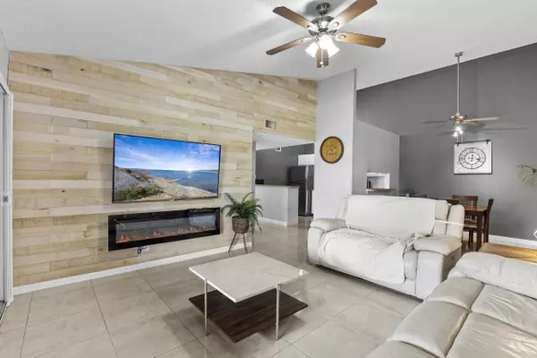 Jupiter, FL 33458,6271 Chasewood DR G