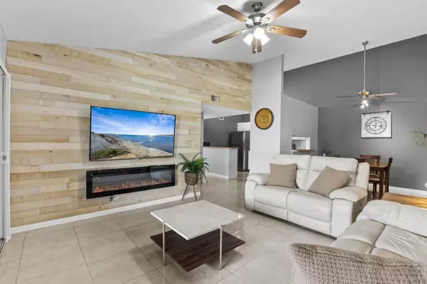 Jupiter, FL 33458,6271 Chasewood DR G