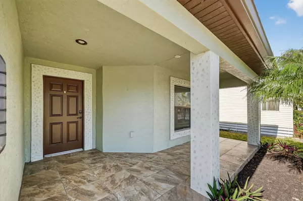 Port Saint Lucie, FL 34952,35 S Alhambra LN