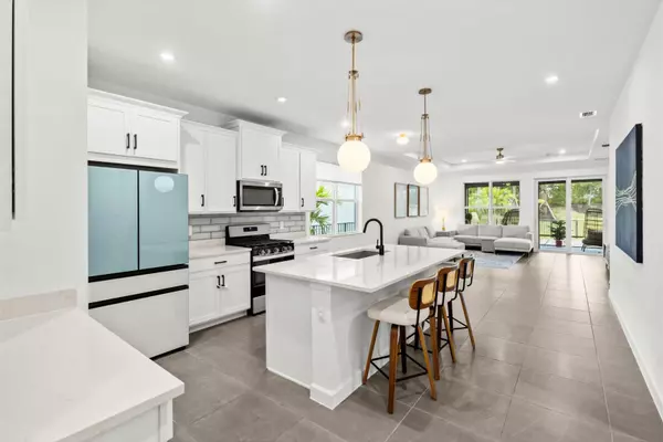 9165 SW Remy LN, Port Saint Lucie, FL 34987