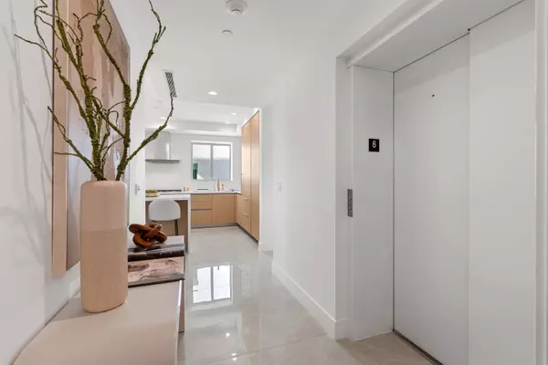 Boca Raton, FL 33432,485 E Royal Palm RD 604