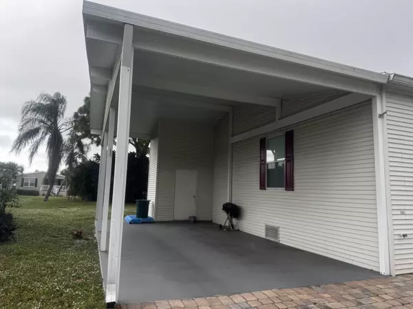 Lantana, FL 33462,4167 Second CT