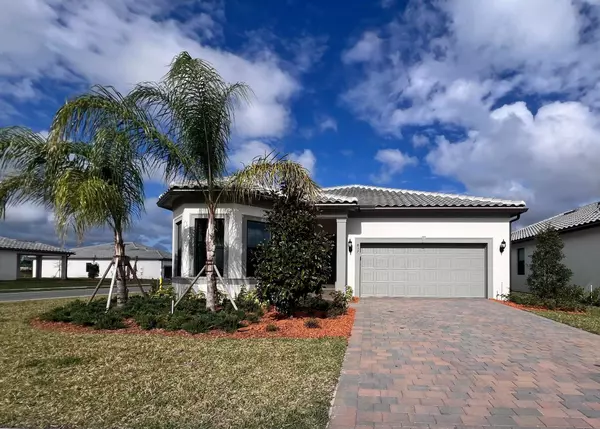 Port Saint Lucie, FL 34984,837 SE Courances DR