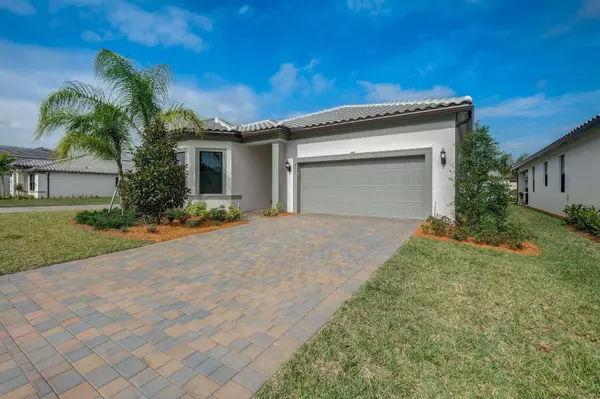 Port Saint Lucie, FL 34984,837 SE Courances DR