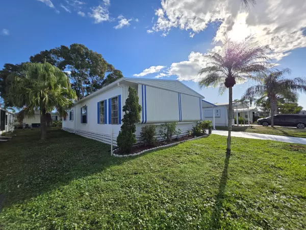 Port Saint Lucie, FL 34952,5 Yolanda LN