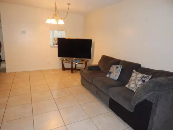 Palm Springs, FL 33461,225 Bonnie BLVD 204