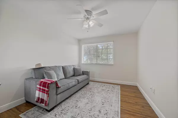 West Palm Beach, FL 33409,1727 Village BLVD 306