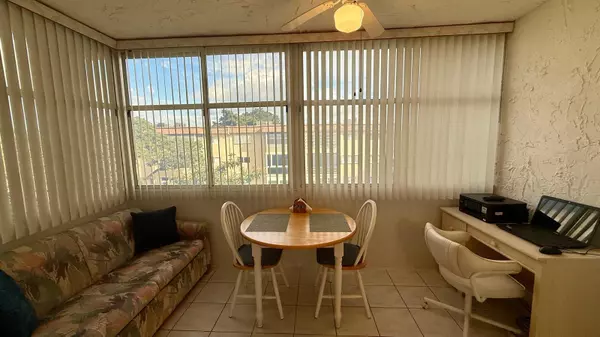 Palm Springs, FL 33461,705 Lori DR 309