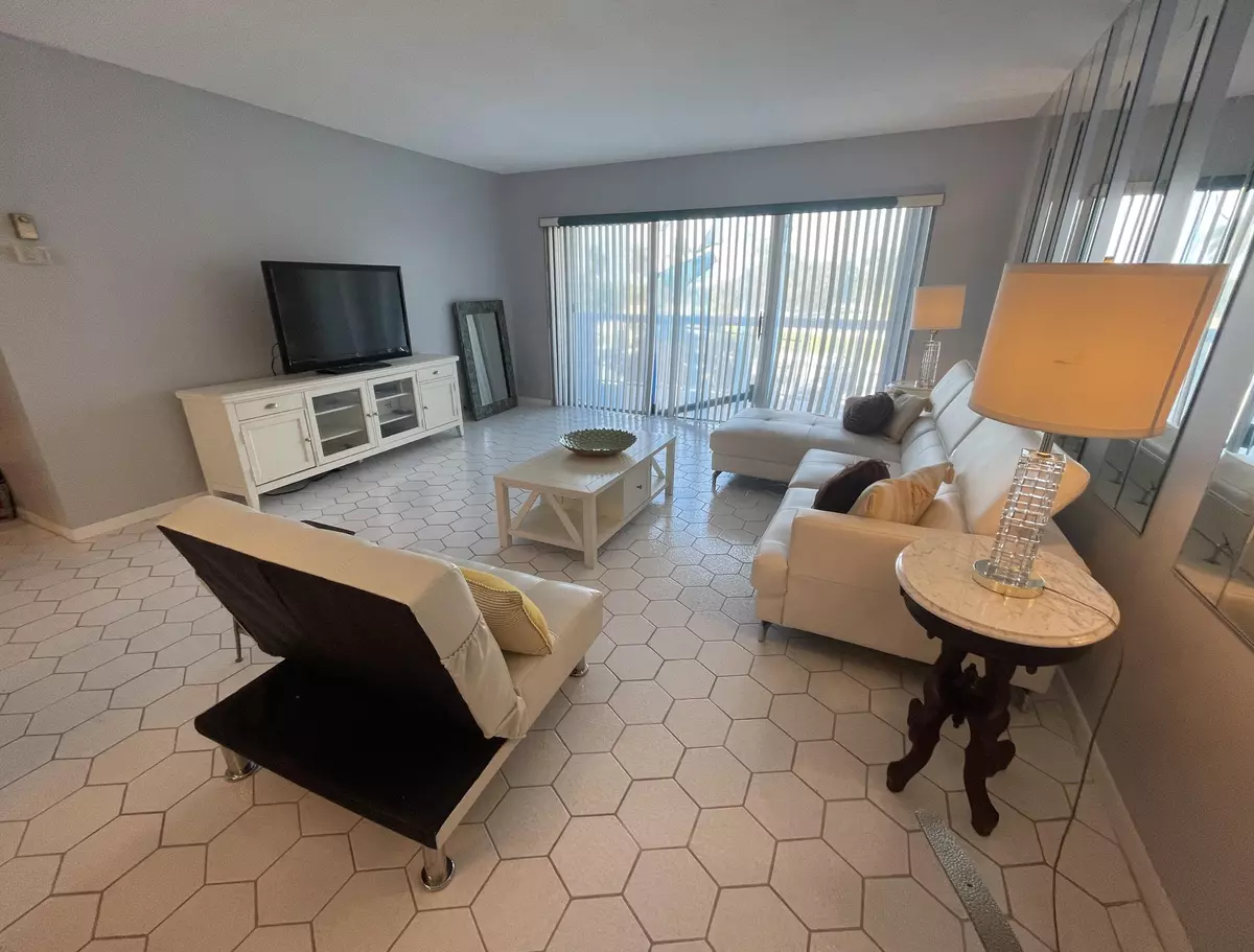 West Palm Beach, FL 33407,2600 N Flagler DR 301