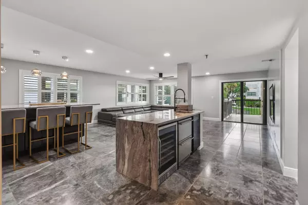 North Palm Beach, FL 33408,372 Golfview RD 201