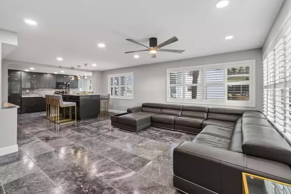 North Palm Beach, FL 33408,372 Golfview RD 201