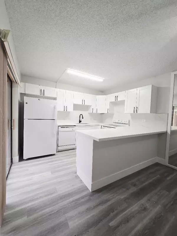 Greenacres, FL 33463,708 7th LN B