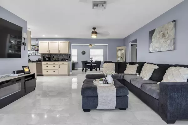 Boynton Beach, FL 33426,1013 SW 16th ST