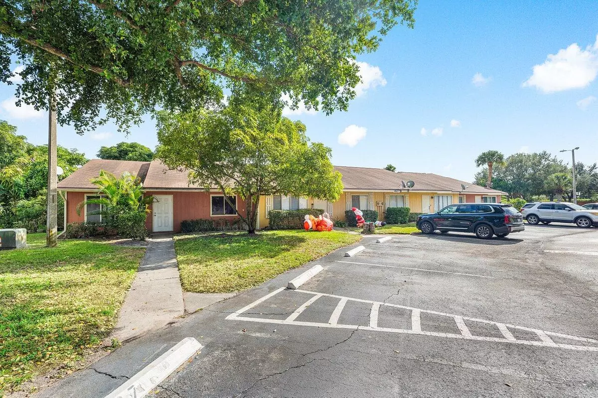 West Palm Beach, FL 33415,4627 Orleans CT A