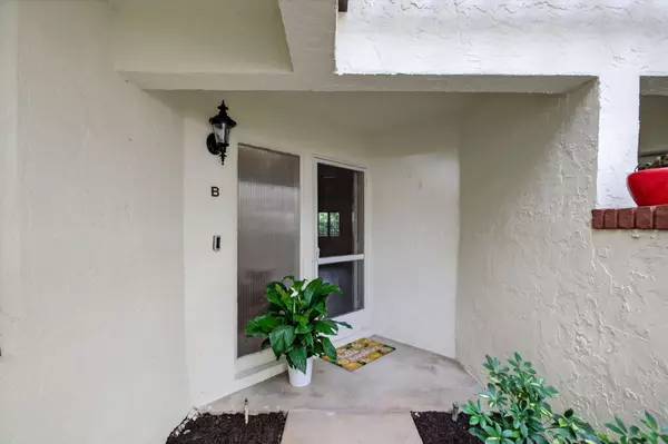 Juno Beach, FL 33408,102 Sea Oats DR B