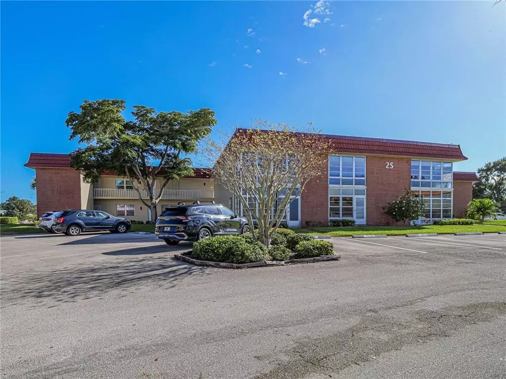 Vero Beach, FL 32962,25 Pine Arbor LN 104